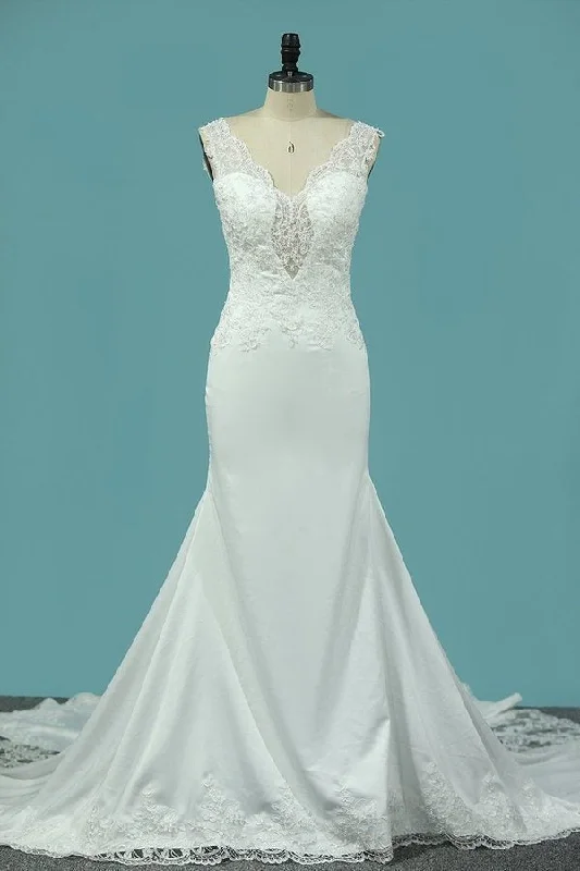 2024 Prom Dresses V Neck Satin With Applique PQS4LRZQ
