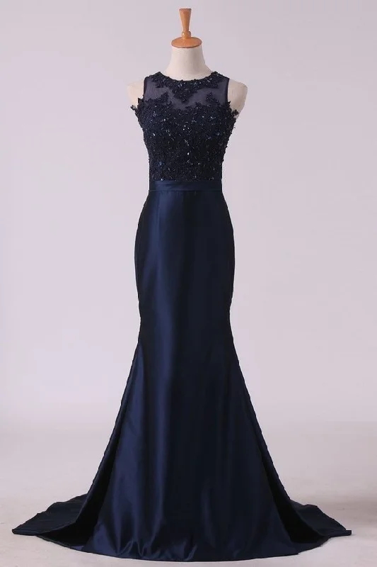 2024 Satin Scoop With Applique And Beads Prom Dresses Mermaid PH4S2AXB