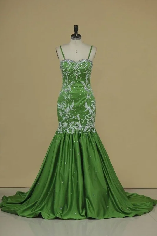 2024 Prom Dresses Spaghetti Straps Satin With Applique And Beads P47FKFR8