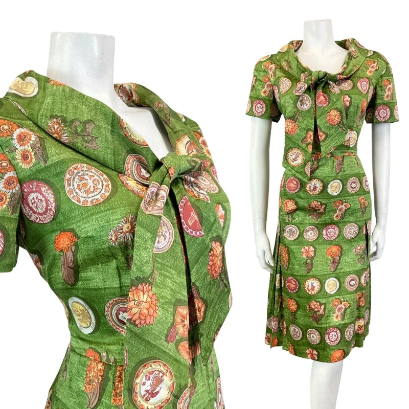 VINTAGE 60s 70s GREEN RED WHITE FLORAL DECORATIVE PLATE SHAWL MOD DRESS 12 14 Elegant Velvet Shawl Wrap VINTAGE 60s 70s GREEN RED WHITE FLORAL DECORATIVE PLATE SHAWL MOD DRESS 12 14 Elegant Velvet Shawl Wrap